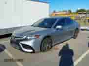 2022 Toyota Camry SE z VIN 4T1G11AKXNU712139, wystawiony jako IAAI lot #43506666 z przebiegiem 13 941 mil mil oraz . Historia ofert i sprzedaży dostępna na DreamBid. Obrazek 2.