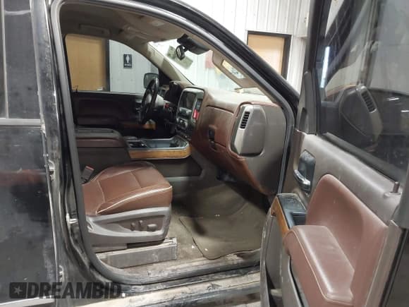 ✅ 2014 Chevrolet Silverado 1500 High Country • VIN: 3GCUKTEC7EG411267 • Lot: 43161448. Wystawiony na IAAI z przebiegiem 265 452 mil. Bezpłatny archiwum sprzedaży aukcyjnych z USA i szczegółowy raport historii pojazdu na DreamBid. Zdjęcie 5.