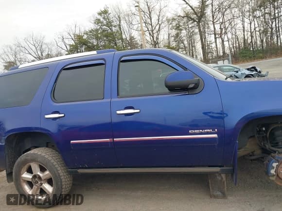 ✅ 2010 GMC Yukon Denali • VIN: 1GKUKEEF3AR220871 • Lot: 43775300. Listed on IAAI with Not provided. Free auction sales archive from the USA and detailed vehicle history report at DreamBid. Image 13.