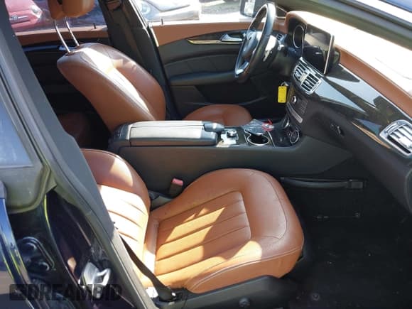 ✅ 2016 Mercedes-Benz CLS 400 • VIN: WDDLJ6FB7GA163860 • Lot: 43530429. Wystawiony na IAAI z przebiegiem 84 319 mil. Bezpłatny archiwum sprzedaży aukcyjnych z USA i szczegółowy raport historii pojazdu na DreamBid. Zdjęcie 5.