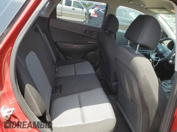 2019 Hyundai Kona SE z VIN KM8K12AA1KU221512, wystawiony jako Copart lot #55398343 z przebiegiem 55 337 mil mil oraz . Historia ofert i sprzedaży dostępna na DreamBid. Obrazek 10.