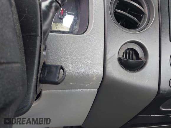 ✅ 2005 Ford F-150 XL • VIN: 1FTRF12255NB51355 • Lot: 43797826. Wystawiony na IAAI z przebiegiem 186 078 mil. Bezpłatny archiwum sprzedaży aukcyjnych z USA i szczegółowy raport historii pojazdu na DreamBid. Zdjęcie 11.