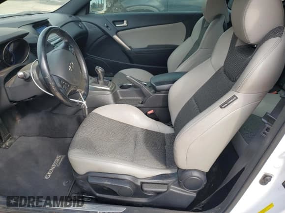 ✅ 2015 Hyundai Genesis Coupe 3.8L Base • VIN: KMHHT6KJ3FU129883 • Lot: 51580965. Wystawiony na Copart z przebiegiem 178 670 mil. Bezpłatny archiwum sprzedaży aukcyjnych z USA i szczegółowy raport historii pojazdu na DreamBid. Zdjęcie 7.