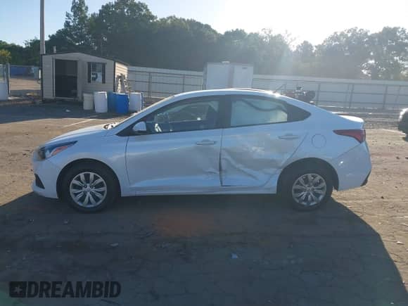 2019 Hyundai Accent SE z VIN 3KPC24A30KE042153, wystawiony jako IAAI lot #43367466 z przebiegiem 114 895 mil mil oraz . Historia ofert i sprzedaży dostępna na DreamBid. Obrazek 14.