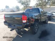 ✅ 2017 Toyota Tacoma SR • VIN: 5TFRX5GN8HX099610 • Lot: 43630614. Wystawiony na IAAI z przebiegiem Nie podano. Bezpłatny archiwum sprzedaży aukcyjnych z USA i szczegółowy raport historii pojazdu na DreamBid. Zdjęcie 4.