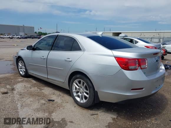 2015 Chevrolet Malibu LT z VIN 1G11C5SL8FF134236, wystawiony jako IAAI lot #42448445 z przebiegiem 167 874 mil mil oraz . Historia ofert i sprzedaży dostępna na DreamBid. Obrazek 3.