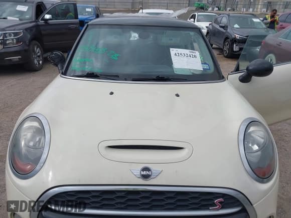✅ 2017 MINI Hardtop Cooper S • VIN: WMWXP7C39H3B94675 • Lot: 42532420. Wystawiony na IAAI z przebiegiem 94 340 mil. Bezpłatny archiwum sprzedaży aukcyjnych z USA i szczegółowy raport historii pojazdu na DreamBid. Zdjęcie 6.