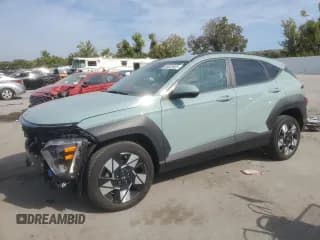 ✅ 2024 Hyundai Kona SEL • VIN: KM8HCCAB6RU149977 • Лот: 80525925. Опубликован ранее на Copart с пробегом 21 685 миль. Бесплатный доступ к архиву аукционных продаж из США и подробный отчёт об истории автомобиля на DreamBid. Изображение 1.