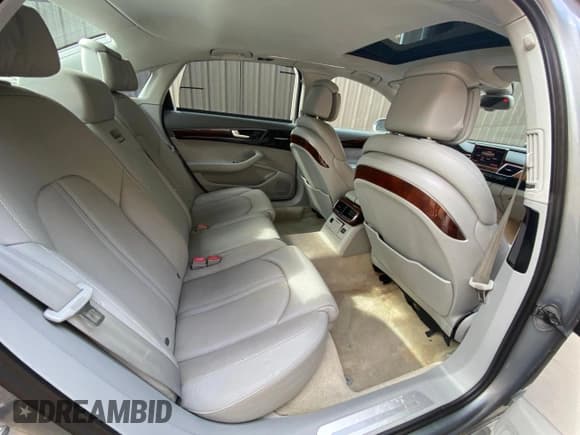 ✅ 2011 Audi A8 • VIN: WAURVAFD7BN018734 • Lot: 63735055. Wystawiony na Copart z przebiegiem 79 694 mil. Bezpłatny archiwum sprzedaży aukcyjnych z USA i szczegółowy raport historii pojazdu na DreamBid. Zdjęcie 6.