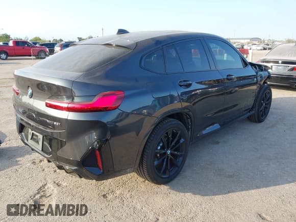 ✅ 2025 BMW X4 xDrive30i • VIN: 5UX33DT08S9084993 • Lot: 43494009. Listed on IAAI with 3,233 mi. Free auction sales archive from the USA and detailed vehicle history report at DreamBid. Image 4.