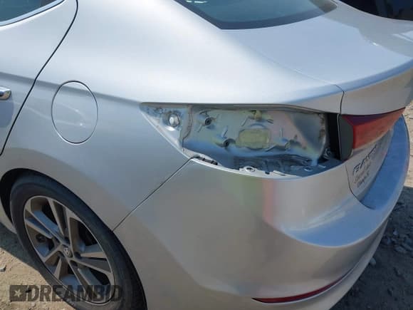 ✅ 2017 Hyundai Elantra SE • VIN: 5NPD84LF6HH060784 • Lot: 42586352. Listed on IAAI with 121,372 mi. Free auction sales archive from the USA and detailed vehicle history report at DreamBid. Image 21.