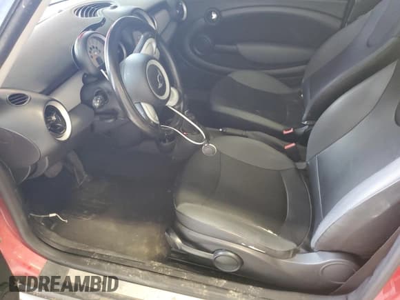✅ 2009 MINI Hardtop • VIN: WMWMF33579TW78522 • Lot: 57492225. Listed on Copart with 140,053 mi. Free auction sales archive from the USA and detailed vehicle history report at DreamBid. Image 7.