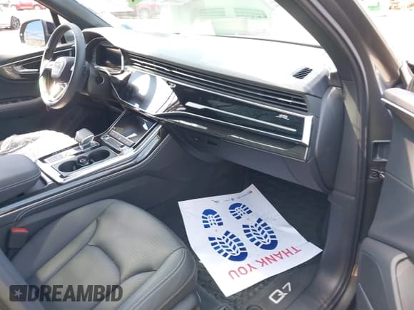 ✅ 2025 Audi Q7 Premium Plus • VIN: WA1LCBF7XSD002798 • Lot: 42069622. Wystawiony na IAAI z przebiegiem 10 228 mil. Bezpłatny archiwum sprzedaży aukcyjnych z USA i szczegółowy raport historii pojazdu na DreamBid. Zdjęcie 5.