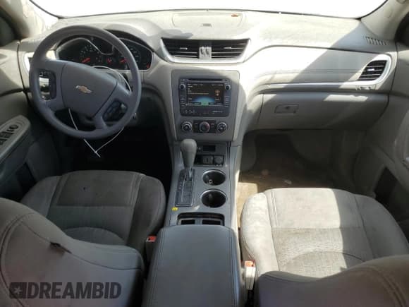 ✅ 2017 Chevrolet Traverse LS • VIN: 1GNKRFKD4HJ183949 • Lot: 70301334. Wystawiony na Copart z przebiegiem Nie podano. Bezpłatny archiwum sprzedaży aukcyjnych z USA i szczegółowy raport historii pojazdu na DreamBid. Zdjęcie 8.