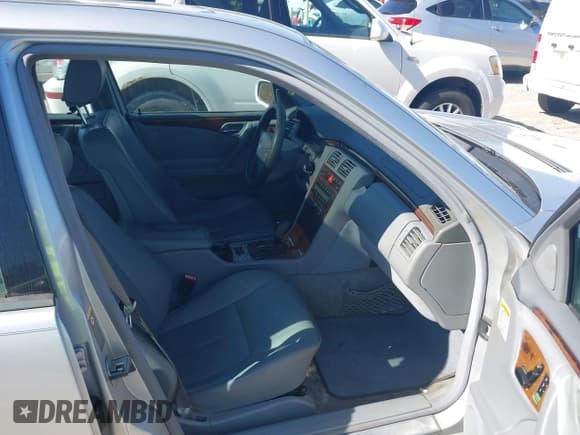 ✅ 2002 Mercedes-Benz E 320 • VIN: WDBJF65J42B487507 • Лот: 43014046. Опубликован ранее на IAAI с пробегом 171 691 миль. Бесплатный доступ к архиву аукционных продаж из США и подробный отчёт об истории автомобиля на DreamBid. Изображение 5.