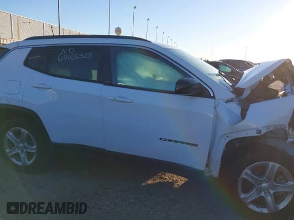 2024 Jeep Compass Latitude с VIN 3C4NJDBN8RT599085, выставлен на аукционе IAAI как лот 43558238 с пробегом Не указан миль и . История ставок и продаж доступна на DreamBid. Изображение 13.