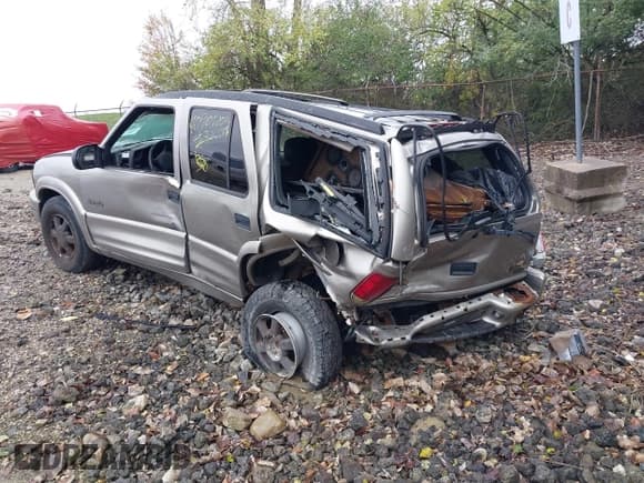 ✅ 2001 Oldsmobile Bravada • VIN: 1GHDT13W112164033 • Lot: 40902526. Listed on IAAI with Not provided. Free auction sales archive from the USA and detailed vehicle history report at DreamBid. Image 3.