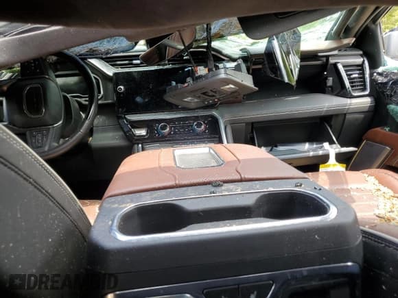 ✅ 2022 GMC Sierra 1500 Denali Ultimate • VIN: 1GTUUHET2NZ514460 • Лот: 67882624. Опубликован ранее на Copart с пробегом 26 252 миль. Бесплатный доступ к архиву аукционных продаж из США и подробный отчёт об истории автомобиля на DreamBid. Изображение 8.