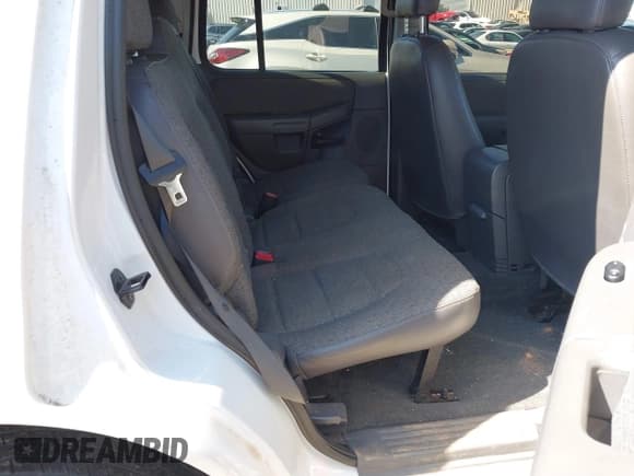 ✅ 2005 Ford Explorer XLS • VIN: 1FMZU62K15UA65982 • Lot: 41782001. Wystawiony na IAAI z przebiegiem 234 937 mil. Bezpłatny archiwum sprzedaży aukcyjnych z USA i szczegółowy raport historii pojazdu na DreamBid. Zdjęcie 8.