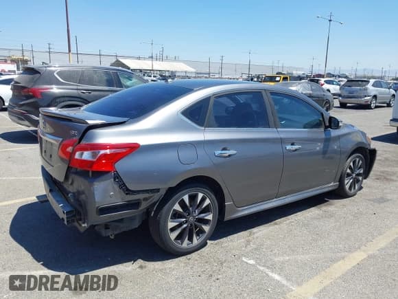 ✅ 2018 Nissan Sentra S • VIN: 3N1AB7AP0JY297607 • Lot: 42923006. Wystawiony na IAAI z przebiegiem 44 212 mil. Bezpłatny archiwum sprzedaży aukcyjnych z USA i szczegółowy raport historii pojazdu na DreamBid. Zdjęcie 4.