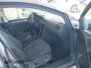 ✅ 2019 Volkswagen Golf S • VIN: 3VWW57AU8KM030527 • Lot: 43440363. Wystawiony na IAAI z przebiegiem 62 282 mil. Bezpłatny archiwum sprzedaży aukcyjnych z USA i szczegółowy raport historii pojazdu na DreamBid. Zdjęcie 5.