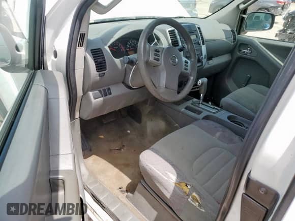 2015 Nissan Frontier S z VIN 1N6BD0CT8FN752718, wystawiony jako Copart lot #64425885 z przebiegiem 123 598 mil mil oraz Czysty tytuł • Clean title. Historia ofert i sprzedaży dostępna na DreamBid. Obrazek 8.