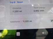 ✅ 2022 Tesla Model Y Long Range • VIN: 7SAYGDEE1NF402745 • Lot: 41493850. Wystawiony na IAAI z przebiegiem 11 222 mil. Bezpłatny archiwum sprzedaży aukcyjnych z USA i szczegółowy raport historii pojazdu na DreamBid. Zdjęcie 15.