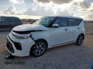 ✅ 2021 Kia Soul GT-Line • VIN: KNDJ63AU3M7126596 • Лот: 81620125. Опубликован ранее на Copart с пробегом 80 974 миль. Бесплатный доступ к архиву аукционных продаж из США и подробный отчёт об истории автомобиля на DreamBid. Изображение 1.