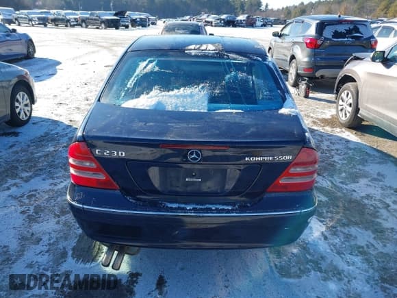 ✅ 2004 Mercedes-Benz C 230 Kompressor • VIN: WDBRF40JX4A542596 • Lot: 41366025. Wystawiony na IAAI z przebiegiem 89 303 mil. Bezpłatny archiwum sprzedaży aukcyjnych z USA i szczegółowy raport historii pojazdu na DreamBid. Zdjęcie 16.