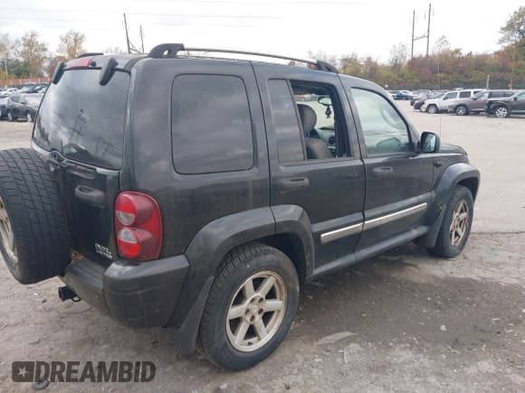 ✅ 2005 Jeep Liberty Limited • VIN: 1J8GL58K05W574717 • Lot: 43687164. Wystawiony na IAAI z przebiegiem 112 427 mil. Bezpłatny archiwum sprzedaży aukcyjnych z USA i szczegółowy raport historii pojazdu na DreamBid. Zdjęcie 4.