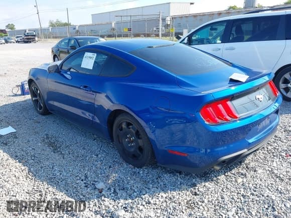 ✅ 2018 Ford Mustang EcoBoost • VIN: 1FA6P8TH9J5127801 • Lot: 43139052. Wystawiony na IAAI z przebiegiem 138 658 mil. Bezpłatny archiwum sprzedaży aukcyjnych z USA i szczegółowy raport historii pojazdu na DreamBid. Zdjęcie 3.