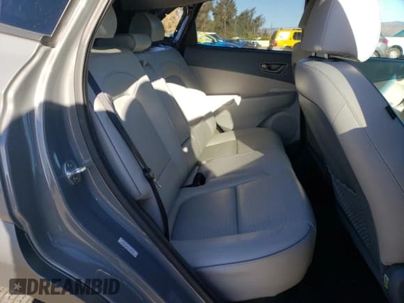 ✅ 2020 Hyundai Kona Limited • VIN: KM8K33AGXLU067954 • Lot: 82462355. Wystawiony na Copart z przebiegiem 77 108 mil. Bezpłatny archiwum sprzedaży aukcyjnych z USA i szczegółowy raport historii pojazdu na DreamBid. Zdjęcie 11.