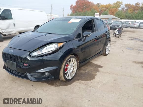 ✅ 2018 Ford Fiesta ST • VIN: 3FADP4GX4JM103174 • Lot: 43616487. Wystawiony na IAAI z przebiegiem 117 435 mil. Bezpłatny archiwum sprzedaży aukcyjnych z USA i szczegółowy raport historii pojazdu na DreamBid. Zdjęcie 2.