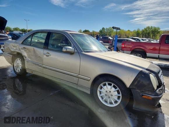 ✅ 2001 Mercedes-Benz E 320 • VIN: WDBJF65J21B301428 • Лот: 81242245. Опубликован ранее на Copart с пробегом 173 310 миль. Бесплатный доступ к архиву аукционных продаж из США и подробный отчёт об истории автомобиля на DreamBid. Изображение 4.