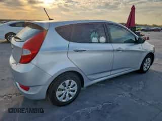 2016 Hyundai Accent SE z VIN KMHCT5AE0GU237579, wystawiony jako Copart lot #82340405 z przebiegiem 93 763 mil mil oraz Czysty tytuł • Clean title. Historia ofert i sprzedaży dostępna na DreamBid. Obrazek 3.