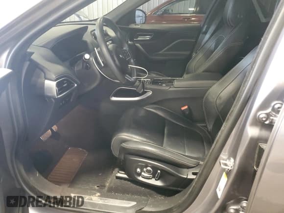 ✅ 2020 Jaguar F-Pace 25t Checkered Flag Edition • VIN: SADCP2FX8LA651937 • Lot: 62865745. Wystawiony na Copart z przebiegiem 35 090 mil. Bezpłatny archiwum sprzedaży aukcyjnych z USA i szczegółowy raport historii pojazdu na DreamBid. Zdjęcie 7.