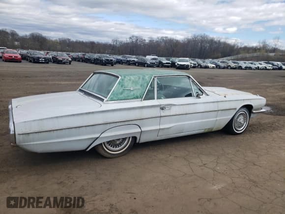 ✅ 1966 Ford Thunderbird • VIN: 6Y83Q121322 • Лот: 53203085. Опубликован ранее на Copart с пробегом 93 974 миль. Бесплатный доступ к архиву аукционных продаж из США и подробный отчёт об истории автомобиля на DreamBid. Изображение 3.