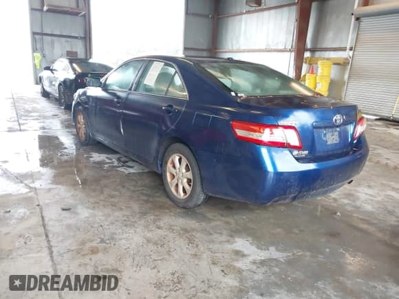 ✅ 2010 Toyota Camry LE • VIN: 4T1BF3EKXAU577336 • Lot: 43568053. Wystawiony na IAAI z przebiegiem 165 943 mil. Bezpłatny archiwum sprzedaży aukcyjnych z USA i szczegółowy raport historii pojazdu na DreamBid. Zdjęcie 3.