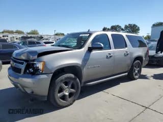 ✅ 2007 Chevrolet Suburban LT • VIN: 1GNFK16387J245023 • Lot: 82278815. Wystawiony na Copart z przebiegiem 98 038 mil. Bezpłatny archiwum sprzedaży aukcyjnych z USA i szczegółowy raport historii pojazdu na DreamBid. Zdjęcie 1.