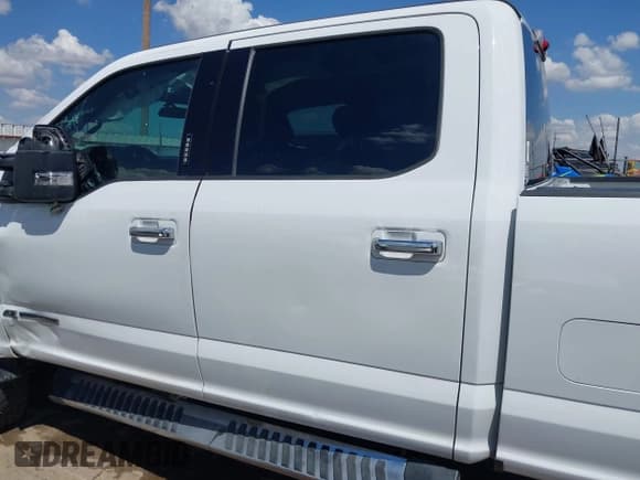 ✅ 2018 Ford F-250 King Ranch • VIN: 1FT7W2BT2JEB49420 • Lot: 43041884. Wystawiony na IAAI z przebiegiem 188 101 mil. Bezpłatny archiwum sprzedaży aukcyjnych z USA i szczegółowy raport historii pojazdu na DreamBid. Zdjęcie 15.