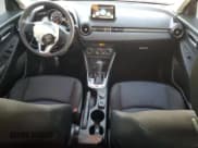 ✅ 2017 Toyota Yaris • VIN: 3MYDLBYV2HY168794 • Lot: 82632285. Wystawiony na Copart z przebiegiem 106 818 mil. Bezpłatny archiwum sprzedaży aukcyjnych z USA i szczegółowy raport historii pojazdu na DreamBid. Zdjęcie 8.