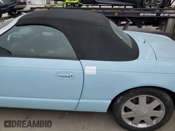 ✅ 2003 Ford Thunderbird Deluxe • VIN: 1FAHP60A93Y102015 • Lot: 75091754. Wystawiony na Copart z przebiegiem Nie podano. Bezpłatny archiwum sprzedaży aukcyjnych z USA i szczegółowy raport historii pojazdu na DreamBid. Zdjęcie 12.