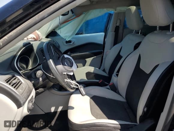 ✅ 2019 Jeep Compass Latitude • VIN: 3C4NJCBB4KT769402 • Lot: 49258595. Listed on Copart with 100,632 mi. Free auction sales archive from the USA and detailed vehicle history report at DreamBid. Image 7.