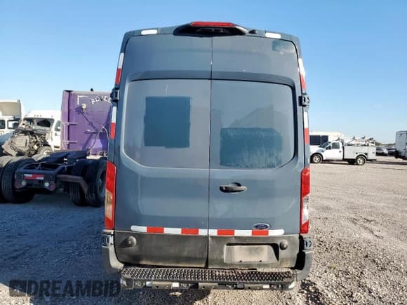 ✅ 2020 Ford Transit Cargo • VIN: 1FTBR3X87LKA87125 • Lot: 84800855. Wystawiony na Copart z przebiegiem 117 735 mil. Bezpłatny archiwum sprzedaży aukcyjnych z USA i szczegółowy raport historii pojazdu na DreamBid. Zdjęcie 6.