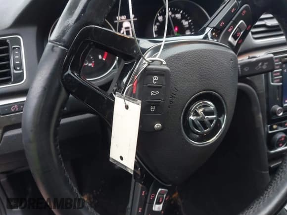 ✅ 2016 Volkswagen Passat SE • VIN: 1VWBT7A38GC065377 • Lot: 43755908. Wystawiony na IAAI z przebiegiem 102 625 mil. Bezpłatny archiwum sprzedaży aukcyjnych z USA i szczegółowy raport historii pojazdu na DreamBid. Zdjęcie 11.