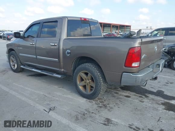 ✅ 2010 Dodge 1500 Sport • VIN: 1D7RV1CT5AS144417 • Lot: 43027380. Wystawiony na IAAI z przebiegiem 123 759 mil. Bezpłatny archiwum sprzedaży aukcyjnych z USA i szczegółowy raport historii pojazdu na DreamBid. Zdjęcie 3.