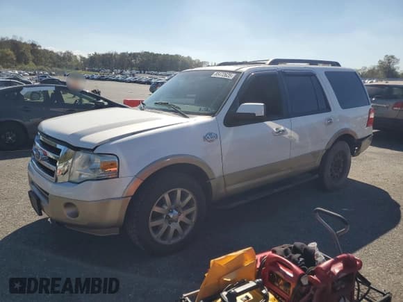 ✅ 2011 Ford Expedition XLT • VIN: 1FMJU1J51BEF06544 • Lot: 85472625. Wystawiony na Copart z przebiegiem 169 632 mil. Bezpłatny archiwum sprzedaży aukcyjnych z USA i szczegółowy raport historii pojazdu na DreamBid. Zdjęcie 1.