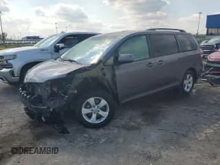 ✅ 2012 Toyota Sienna LE • VIN: 5TDKK3DC6CS268416 • Lot: 70131085. Wystawiony na Copart z przebiegiem 162 485 mil. Bezpłatny archiwum sprzedaży aukcyjnych z USA i szczegółowy raport historii pojazdu na DreamBid. Zdjęcie 1.