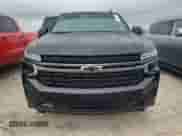 ✅ 2021 Chevrolet Suburban RST • VIN: 1GNSCEKD4MR400696 • Lot: 81223744. Wystawiony na Copart z przebiegiem 69 585 mil. Bezpłatny archiwum sprzedaży aukcyjnych z USA i szczegółowy raport historii pojazdu na DreamBid. Zdjęcie 5.