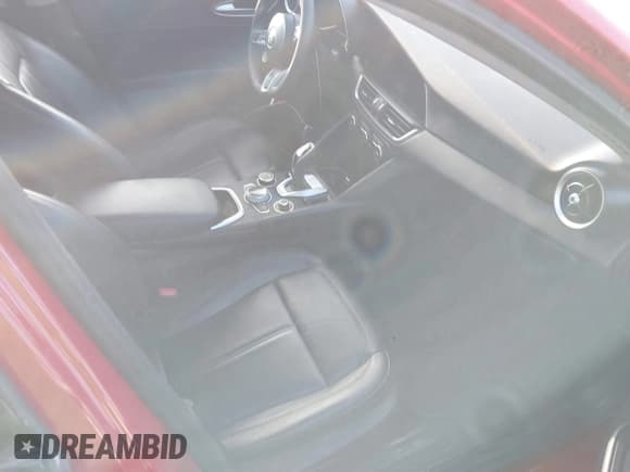 ✅ 2021 Alfa Romeo Giulia • VIN: ZARFAMAN1M7649060 • Lot: 41452670. Listed on IAAI with 47,259 mi. Free auction sales archive from the USA and detailed vehicle history report at DreamBid. Image 5.